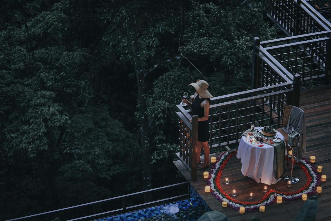 The Sebali Resort 우붓 외부 사진 A woman at a romantic dinner